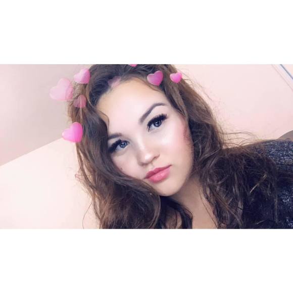 Meet your Posher, Deanna - Picture 2 of 13